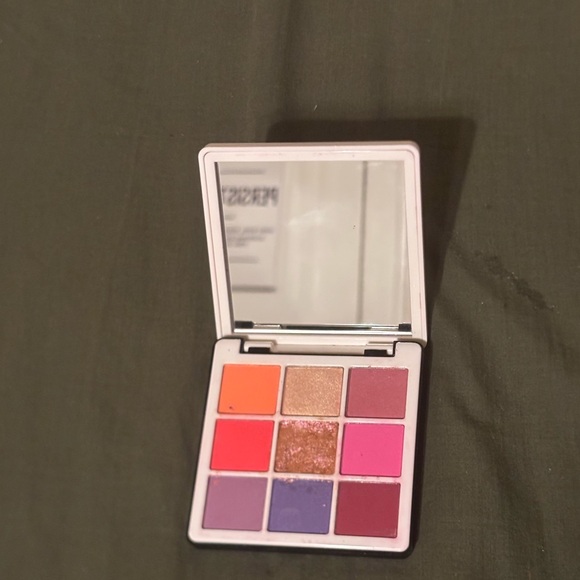 Anastasia Beverly Hills Norvina eyeshadow palette in 9 shades - Picture 4 of 5